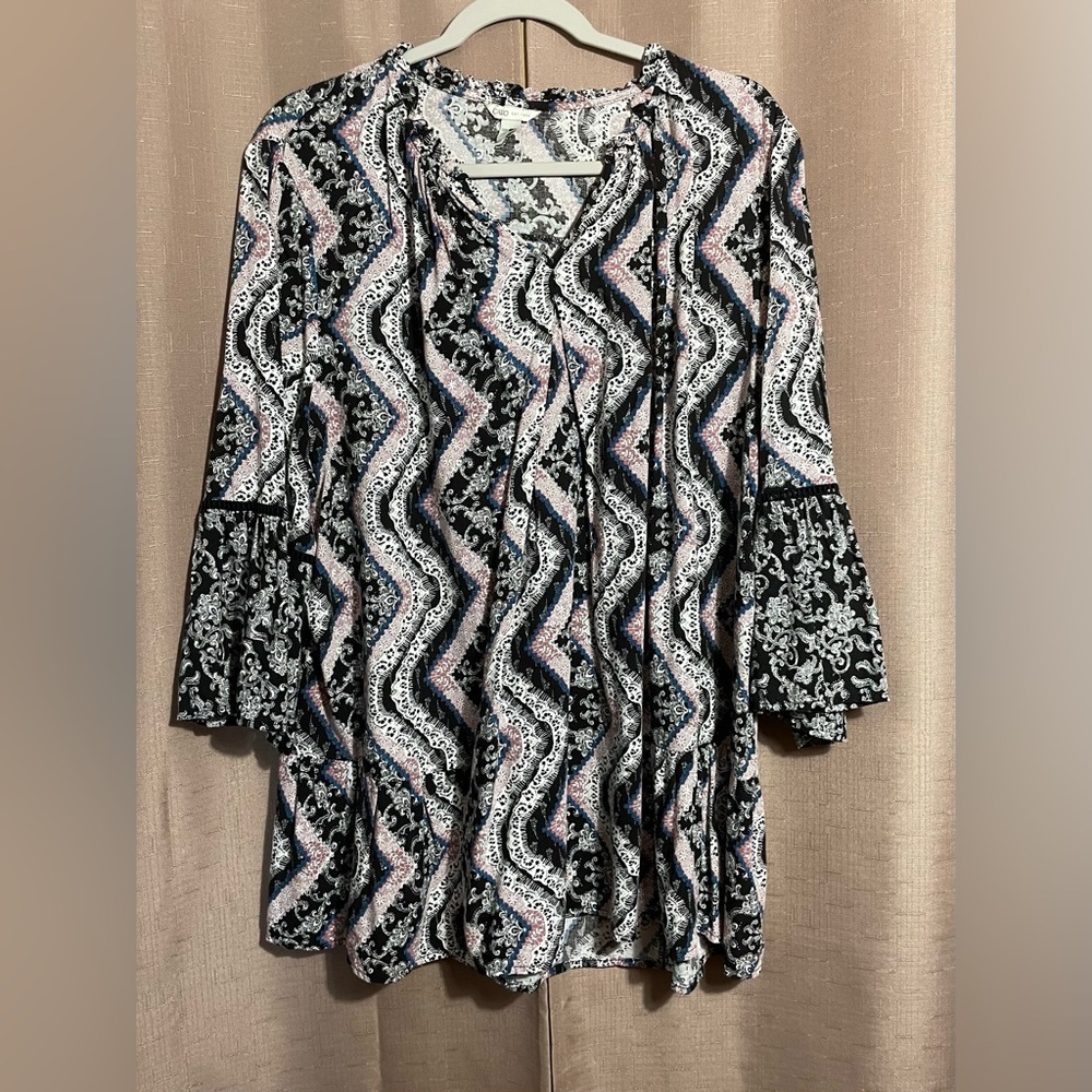 Cato Black, White, and Pink Zigzag 18/20 Blouse GUC
